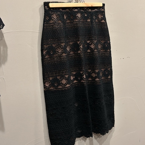 H&M top and skirt set, black lace with nude lining, top: M, bottom: S - Picture 4 of 8